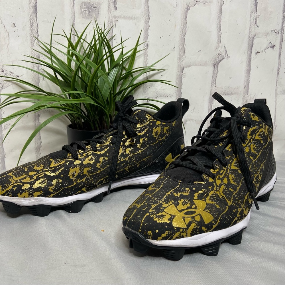 Under Armoir Cleats